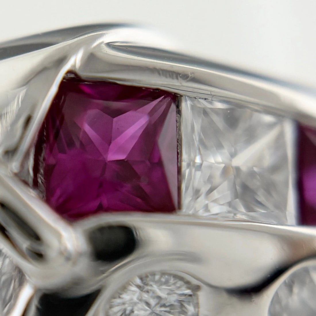 RUBY DESIGN PLATINUM MELEE DIAMOND RING - 2