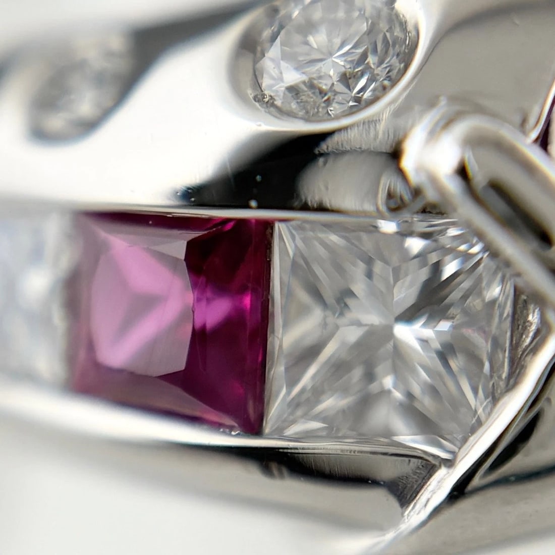 RUBY DESIGN PLATINUM MELEE DIAMOND RING - 3