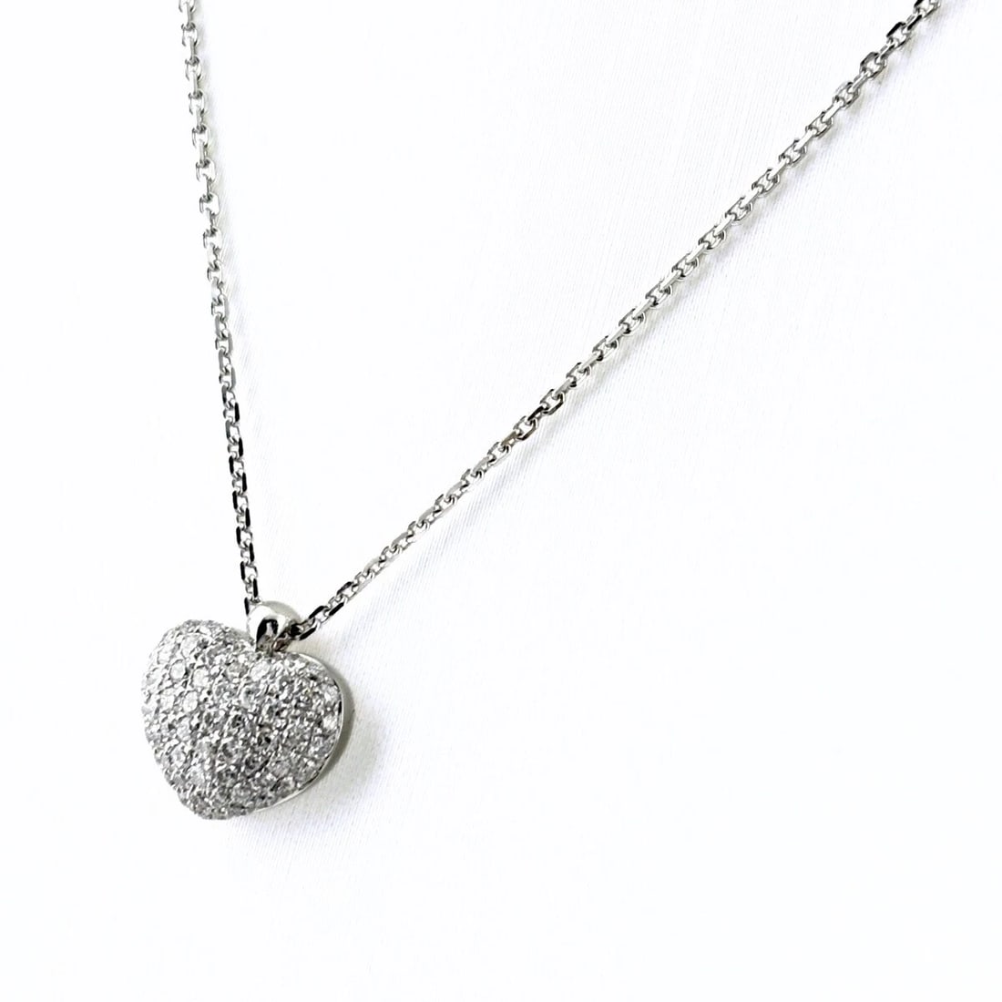 VENDOME AOYAMA HEART MOTIF DESIGN NECKLACE PENDANT: VENDOME AOYAMA Heart motif design Necklace Pendant Brand: VENDOME AOYAMA Type/Style: Necklace Material: 18K, Main Stone/Creation Natural Color: none Size: Chain / code 40cm(15.7")Chain width