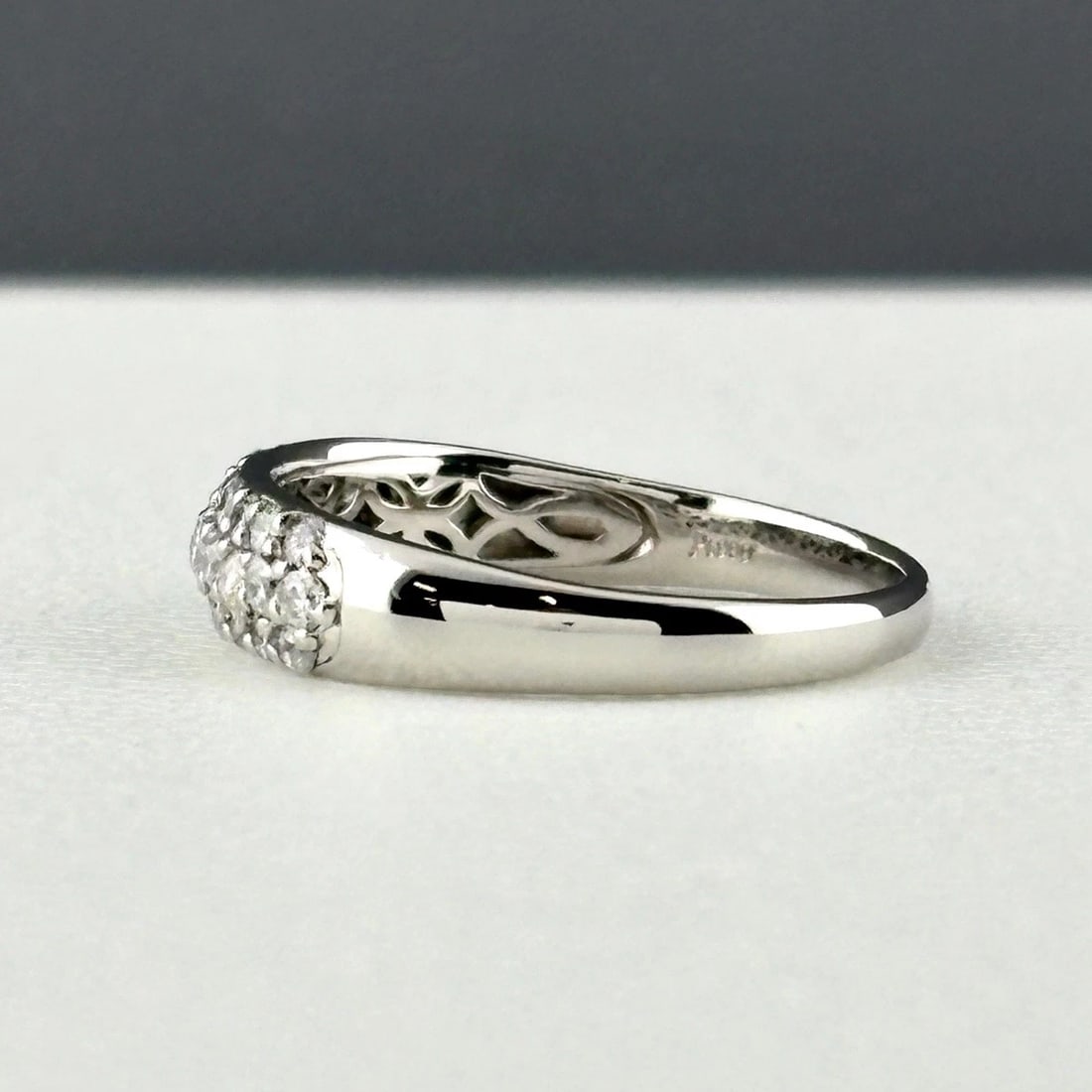 MELEE DIAMOND DESIGN PLATINUM RING: melee diamond design Platinum Ring Brand: Unbranded Type/Style: Ring Material: Pt900, Main Stone/Creation Natural Color: None Size: US 6 Accessories: None Accessories Notice: When purchasing