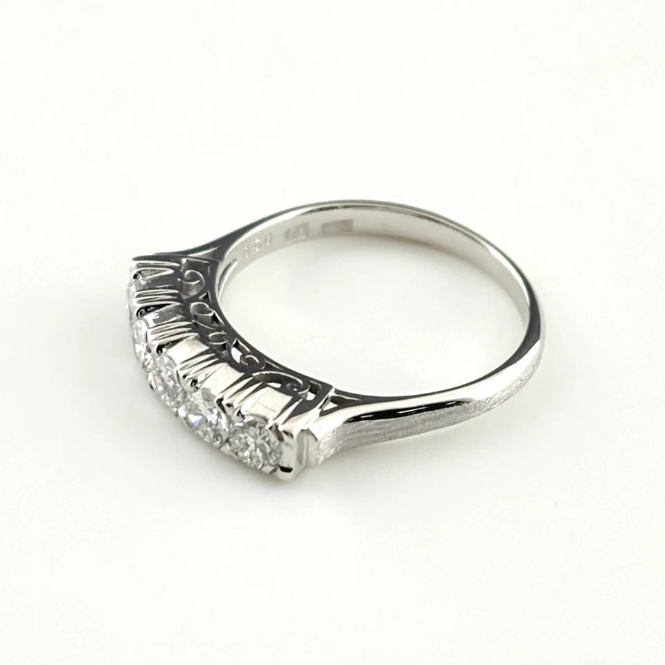MELEE DIAMOND DESIGN PLATINUM RING: melee diamond design Platinum Ring Brand: Unbranded Type/Style: Ring Material: Pt850, Main Stone/Creation Natural Color: None Size: US 5.5 to 6 Accessories: None Accessories Notice: When purchasing