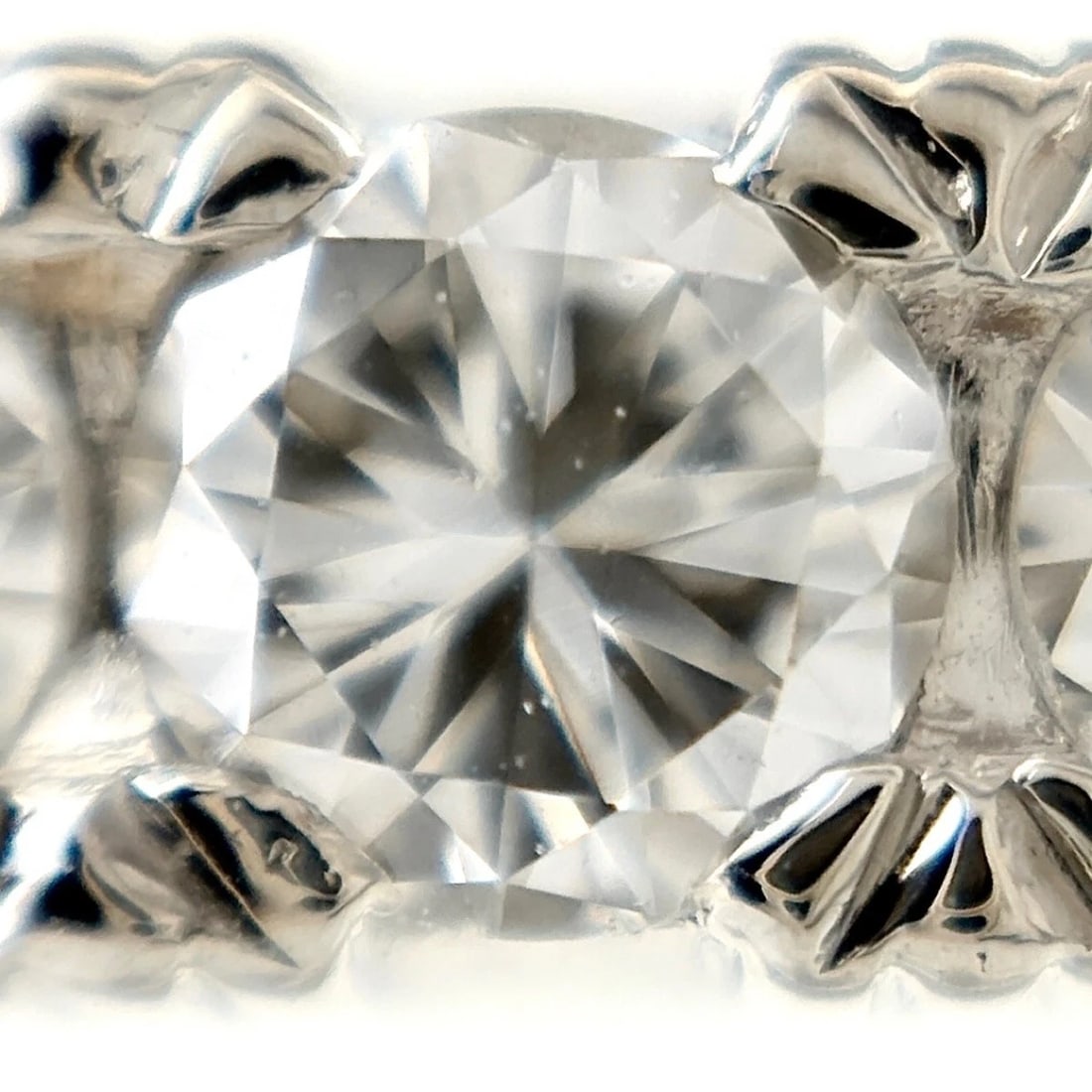 MELEE DIAMOND DESIGN PLATINUM RING - 2