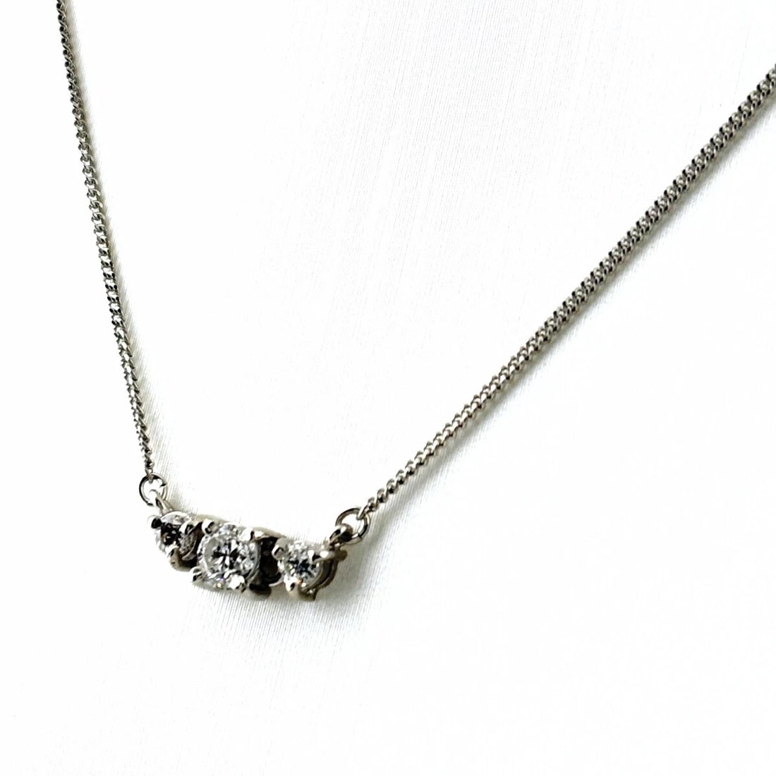 MELEE DIAMOND DESIGN PLATINUM PENDANT NECKLACE: melee diamond design Platinum Pendant Necklace Brand: Unbranded Type/Style: Necklace Material: Pt850, Main Stone/Creation Natural Color: None Size: Chain / code 40cm(15.7")Chain width 0.7mm(0.0")