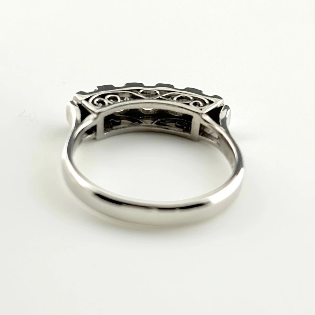MELEE DIAMOND DESIGN PLATINUM RING - 4