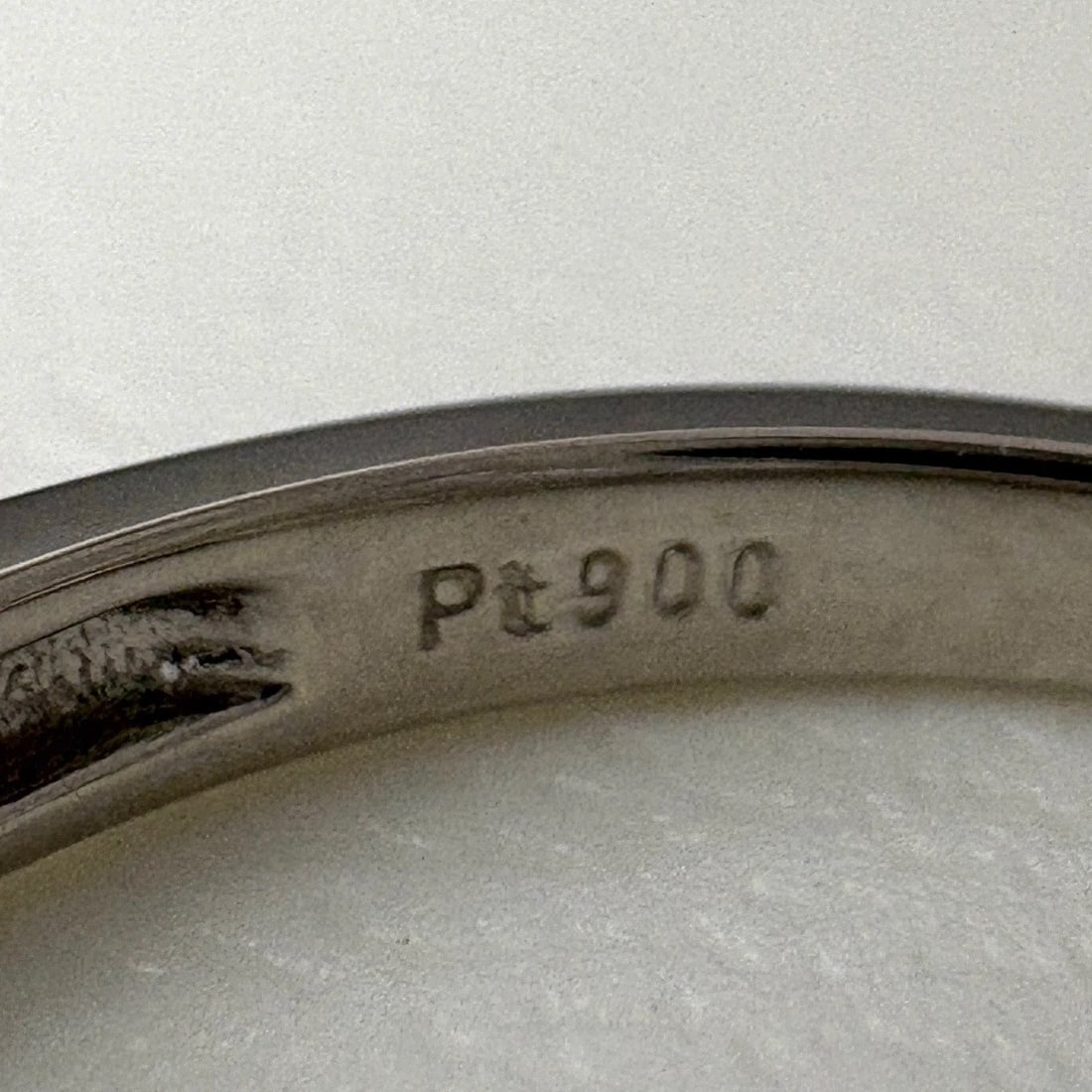 MELEE DIAMOND DESIGN PLATINUM RING - 2