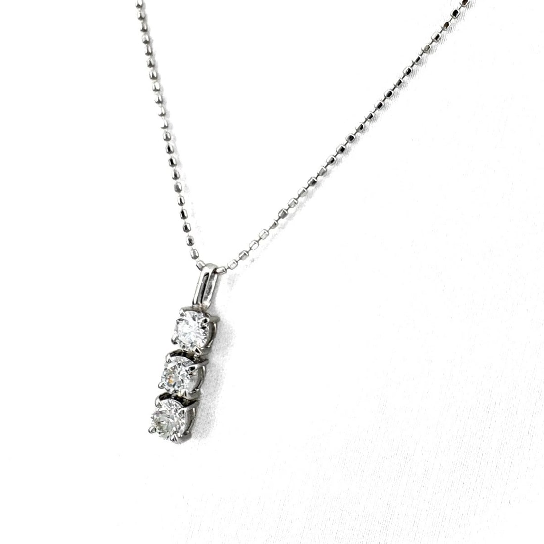 MELEE DIAMOND DESIGN NECKLACE PLATINUM PENDANT: melee diamond design necklace Platinum Pendant Brand: Unbranded Type/Style: Necklace Material: Pt900 ?Pt850, Main Stone/Creation Natural Color: PT Size: Chain / code 40cm(15.7") Pendant size