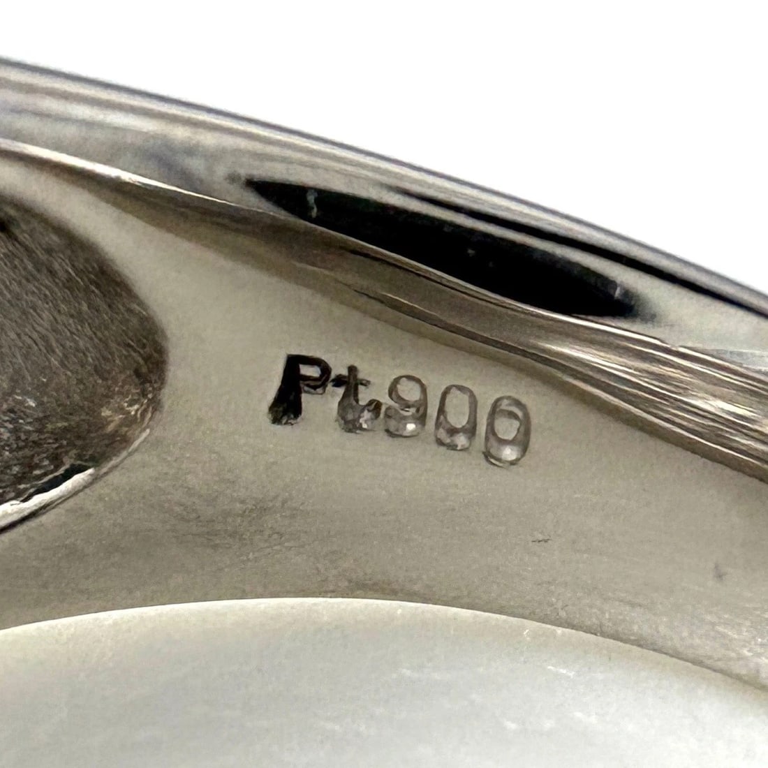 MELEE DIAMOND DESIGN PLATINUM RING - 2