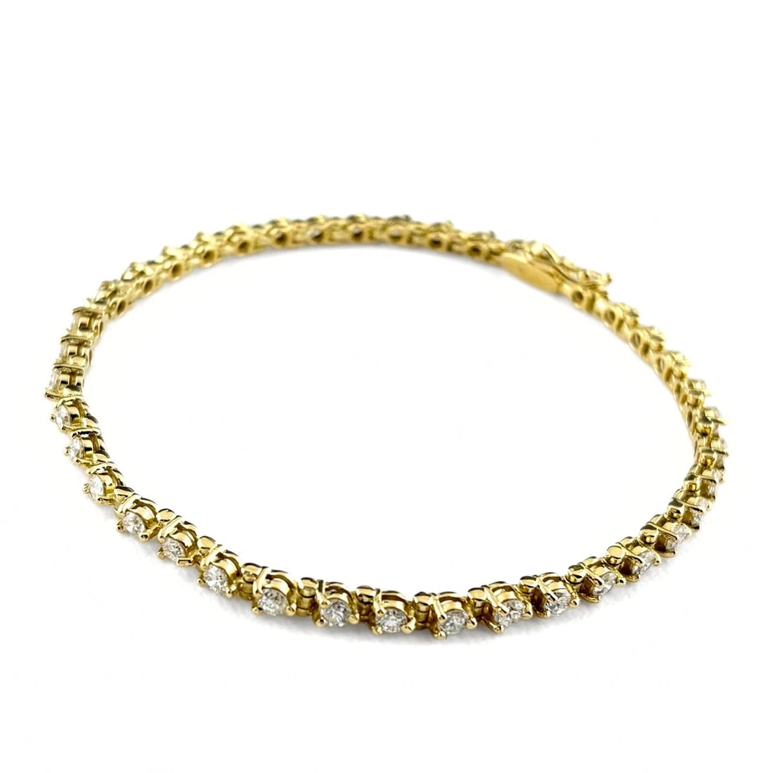 TENNIS BRACELET YG MELEE DIAMOND BRACELET BRACELET: Tennis bracelet YG melee diamond bracelet Bracelet Brand: Unbranded Type/Style: Bracelet Material: 18KYellowGold, Main Stone/Creation Natural Color: YellowGold Size: Wrist Size 17.5cm(6.9" Maximum