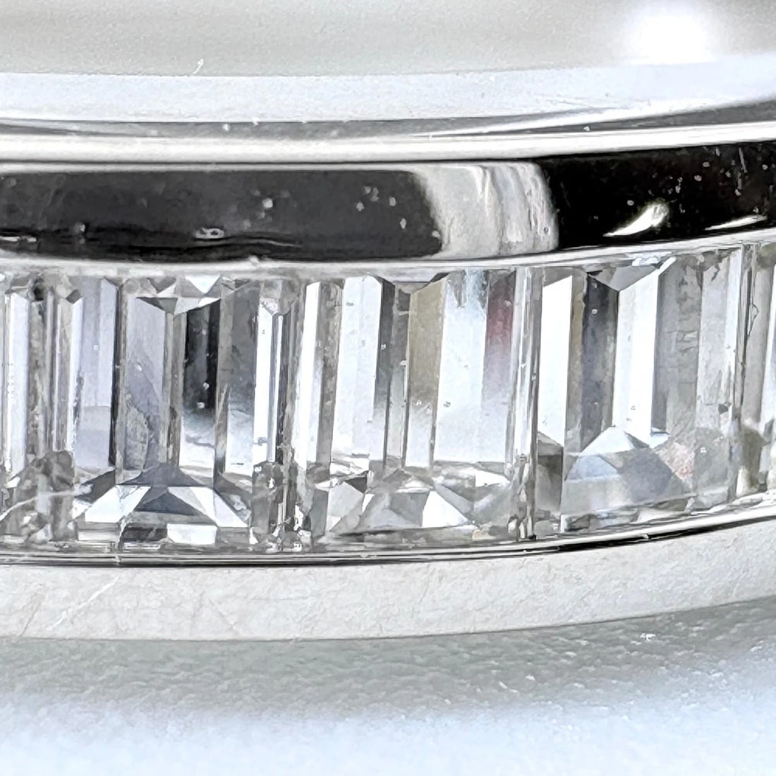 MELEE DIAMOND DESIGN PLATINUM RING - 2