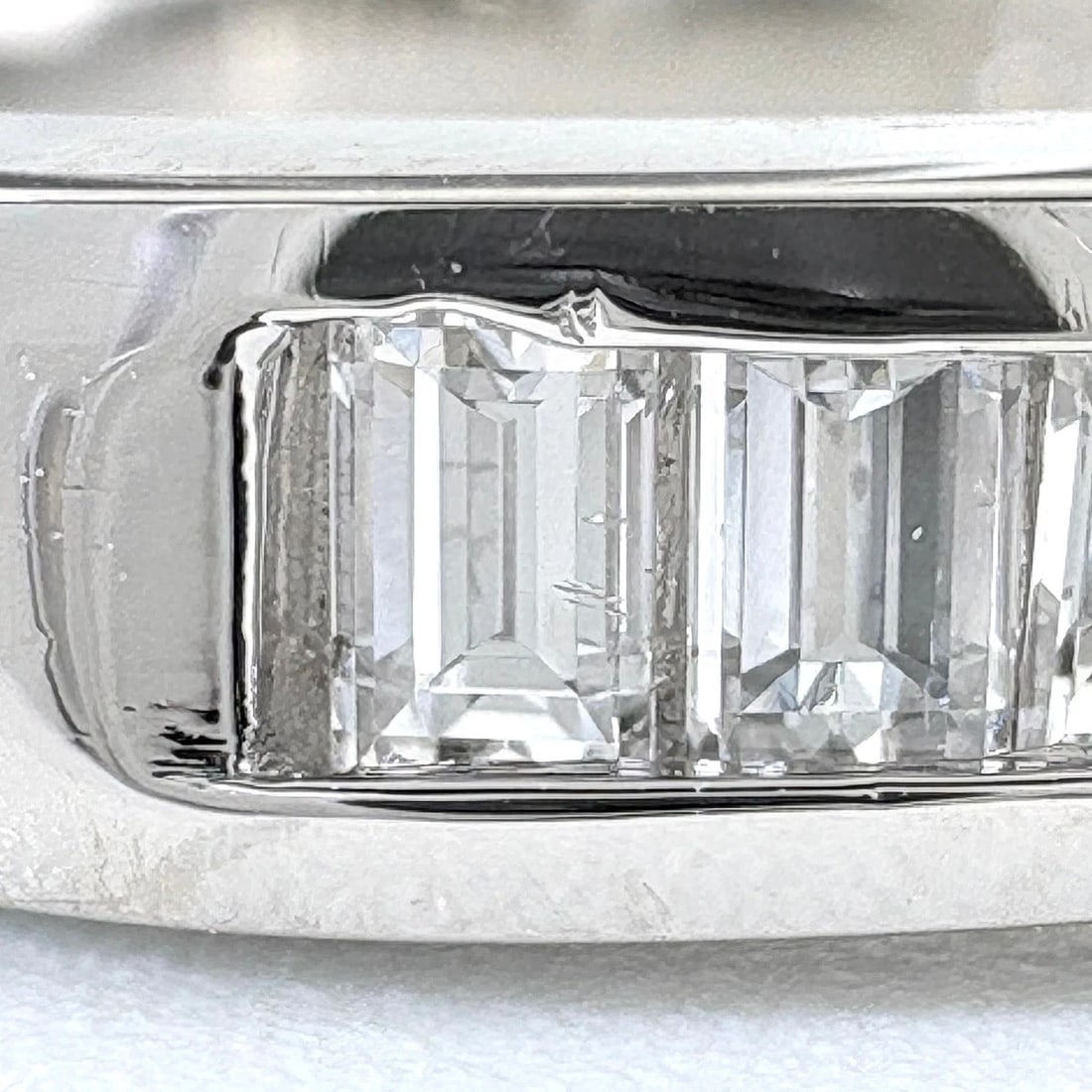 MELEE DIAMOND DESIGN PLATINUM RING - 3