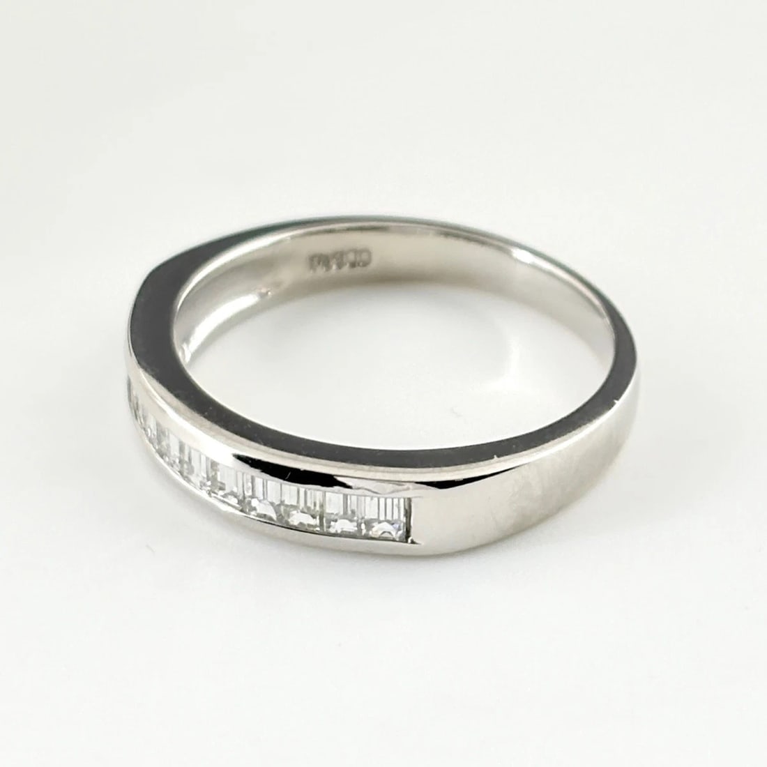 MELEE DIAMOND DESIGN PLATINUM RING - 4