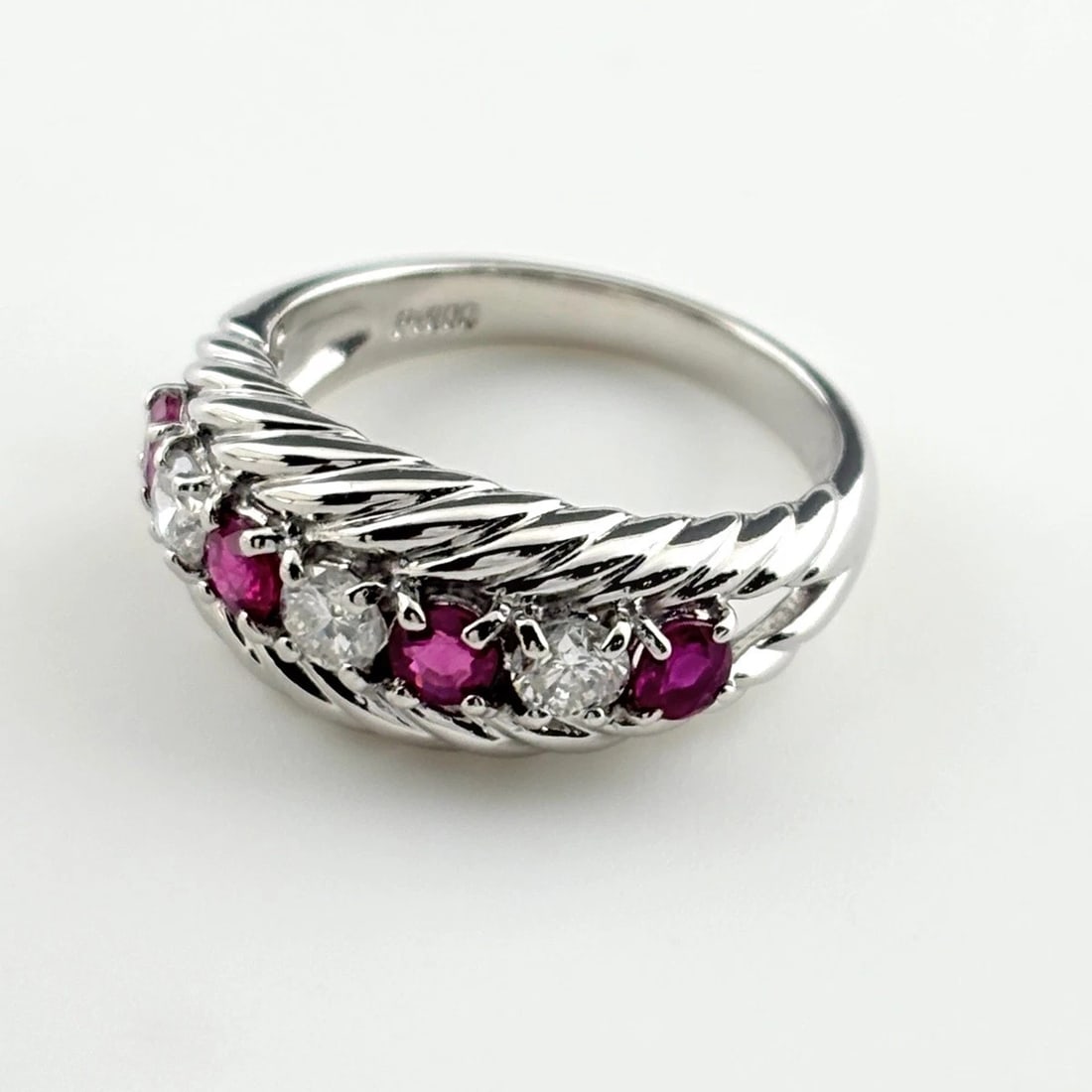 RUBY DESIGN PLATINUM MELEE DIAMOND RING: ruby design Platinum melee diamond Ring Brand: Unbranded Type/Style: Ring Material: Pt900, Main Stone/Creation Ruby Diamond Color: None Size: US 5.5 to 6 Accessories: None Accessories Noti