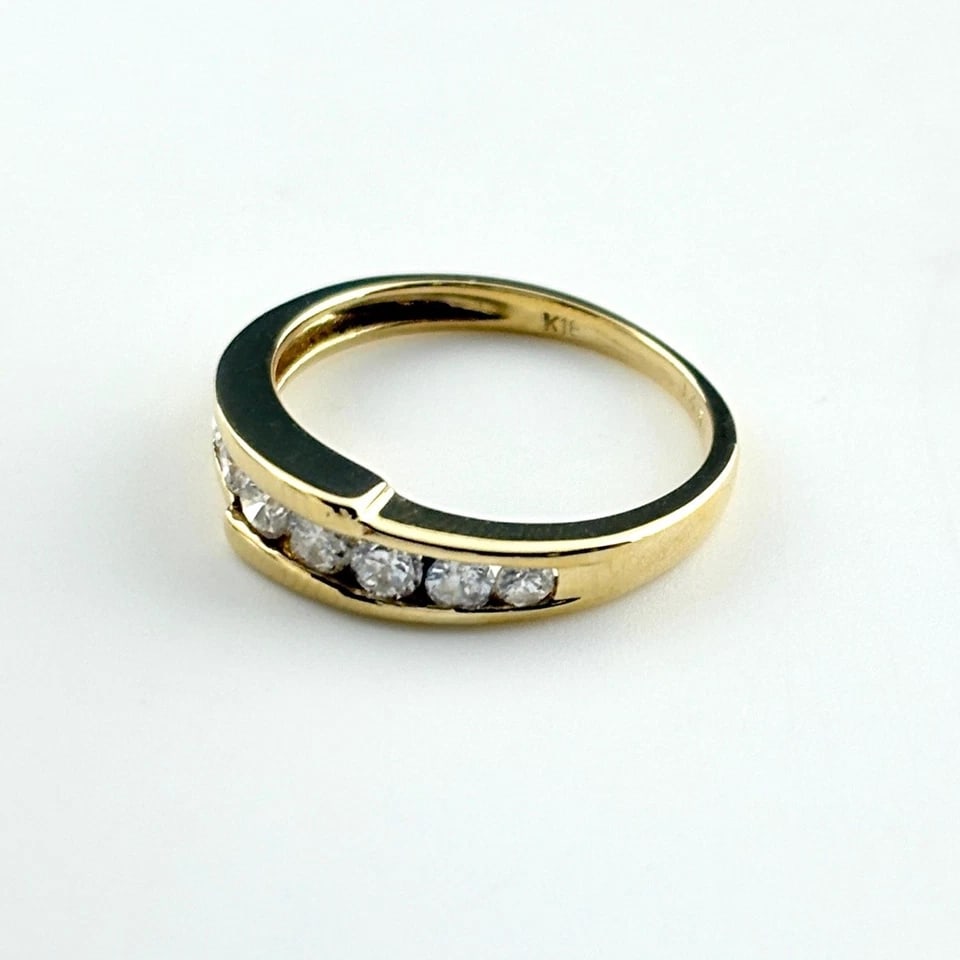 MELEE DIAMOND DESIGN YG YELLOWGOLD RING: melee diamond design YG YellowGold Ring Brand: Unbranded Type/Style: Ring Material: 18K, Main Stone/Creation Natural Color: YellowGold Size: US 4.5 to 5 Accessories: None Accessories Notice: When