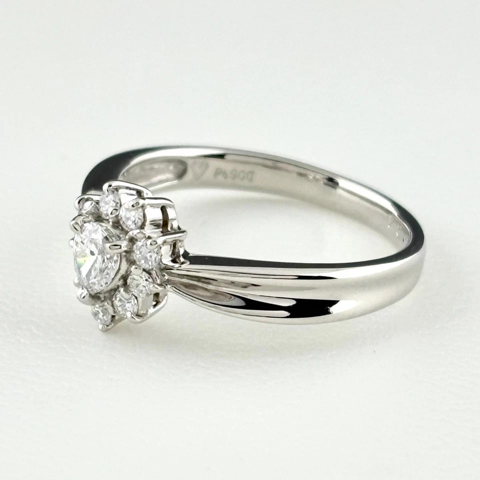 MELEE DIAMOND DESIGN PLATINUM RING: melee diamond design Platinum Ring Brand: Unbranded Type/Style: Ring Material: Pt900, Main Stone/Creation Natural Color: None Size: US 6.5 Accessories: None Accessories Notice: When purchasing