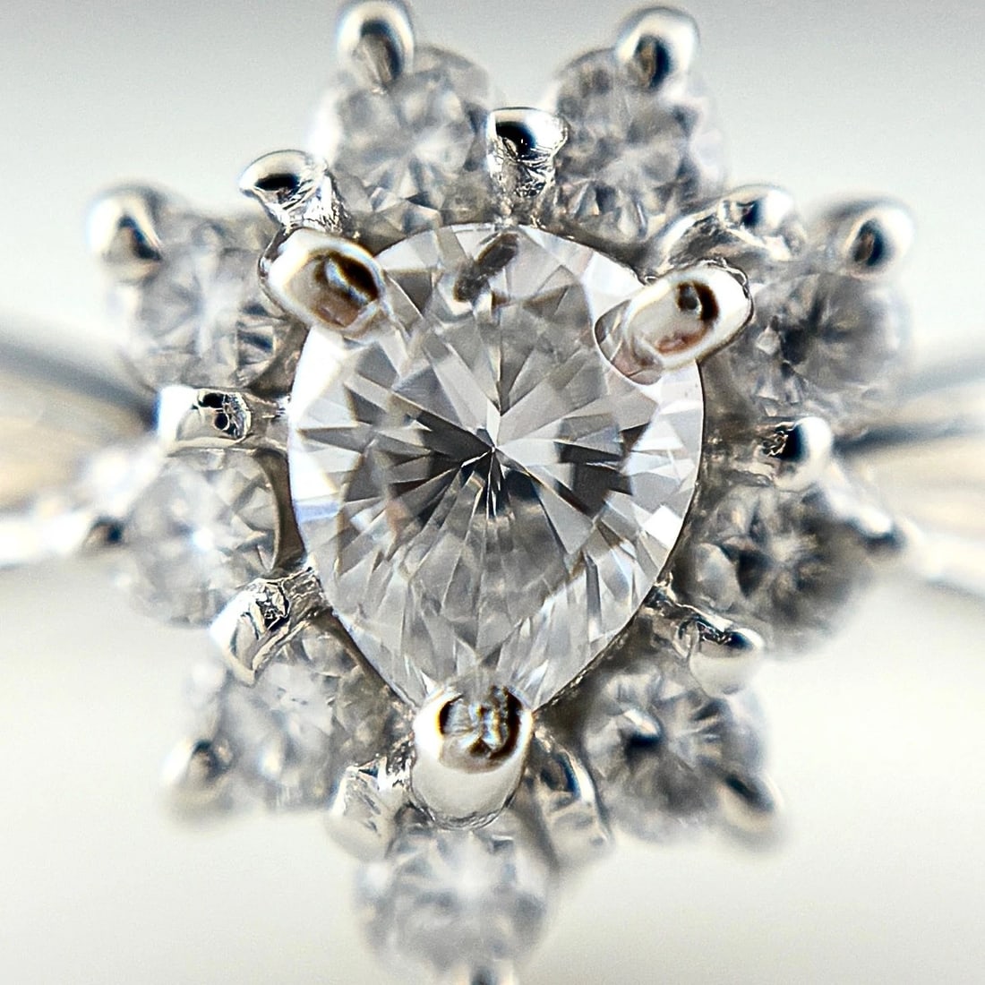 MELEE DIAMOND DESIGN PLATINUM RING - 2