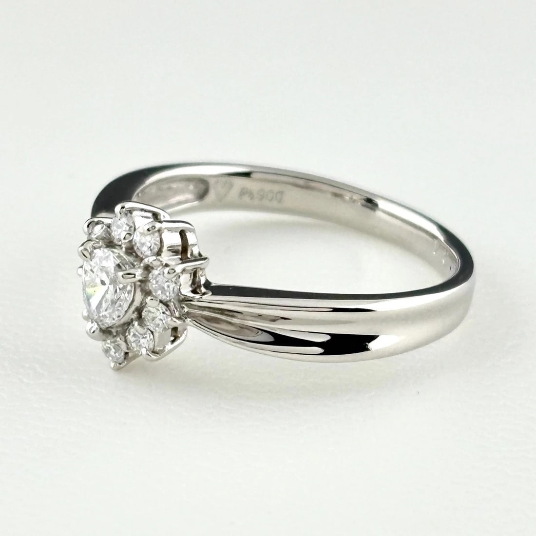 MELEE DIAMOND DESIGN PLATINUM RING - 3