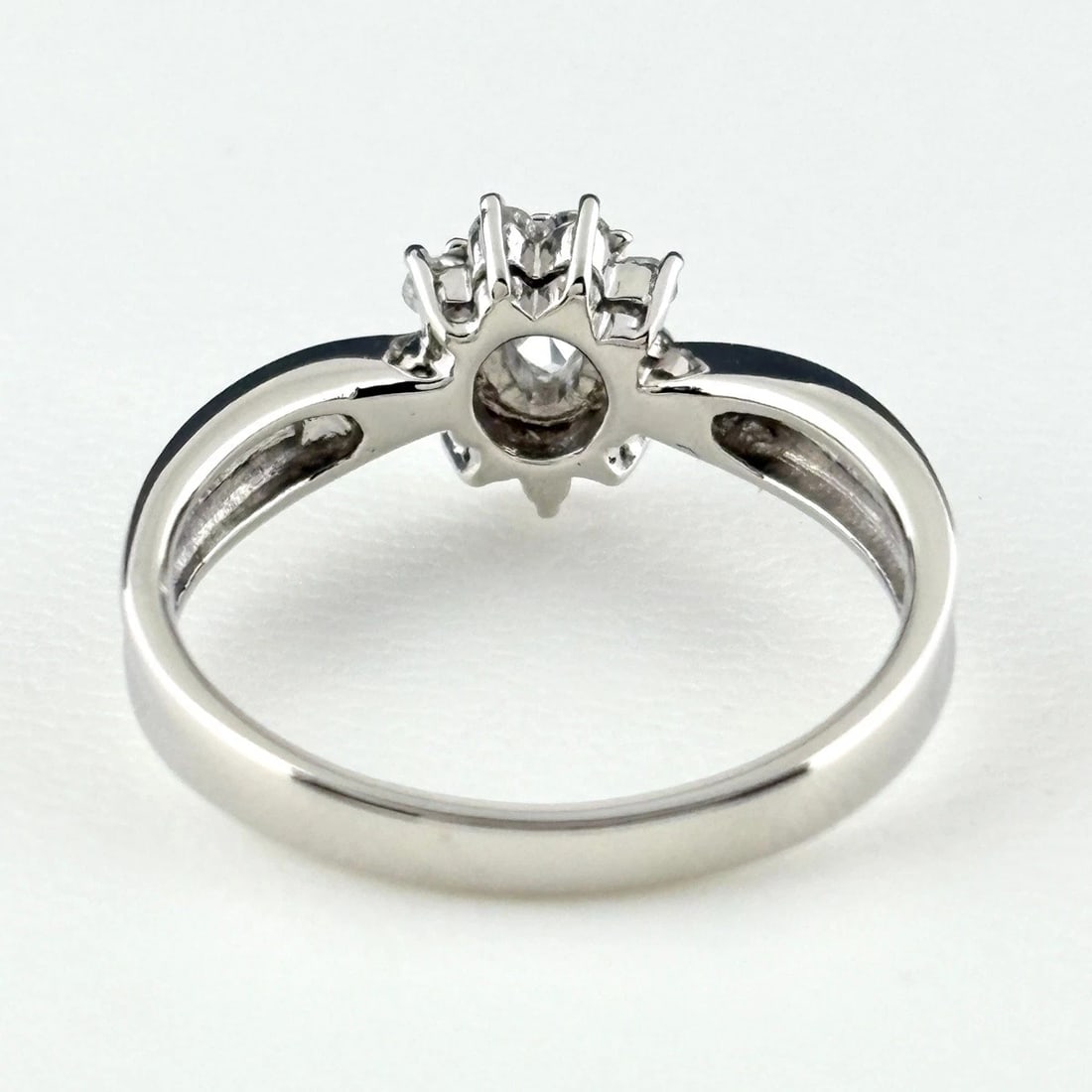 MELEE DIAMOND DESIGN PLATINUM RING - 4