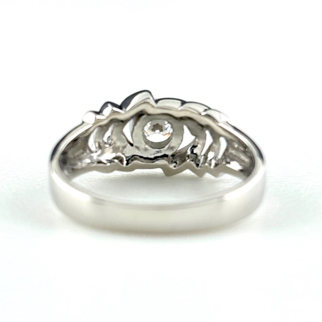 DIAMOND DESIGN PLATINUM RING - 4