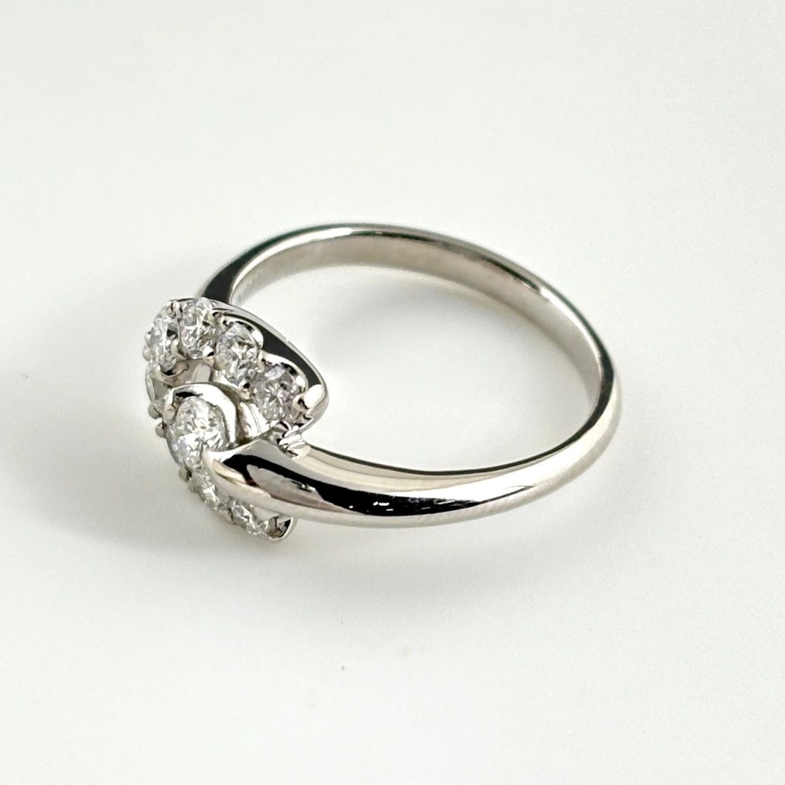 MELEE DIAMOND DESIGN PLATINUM RING: melee diamond design Platinum Ring Brand: Unbranded Type/Style: Ring Material: Pt900, Main Stone/Creation Natural Color: None Size: US 6 Accessories: None Accessories Notice: When purchasi
