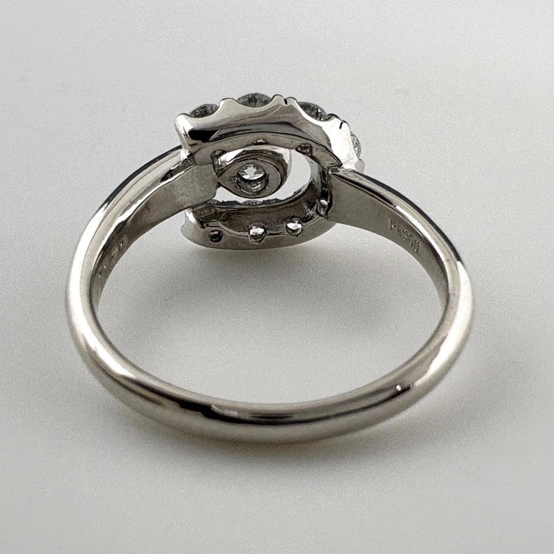 MELEE DIAMOND DESIGN PLATINUM RING - 2