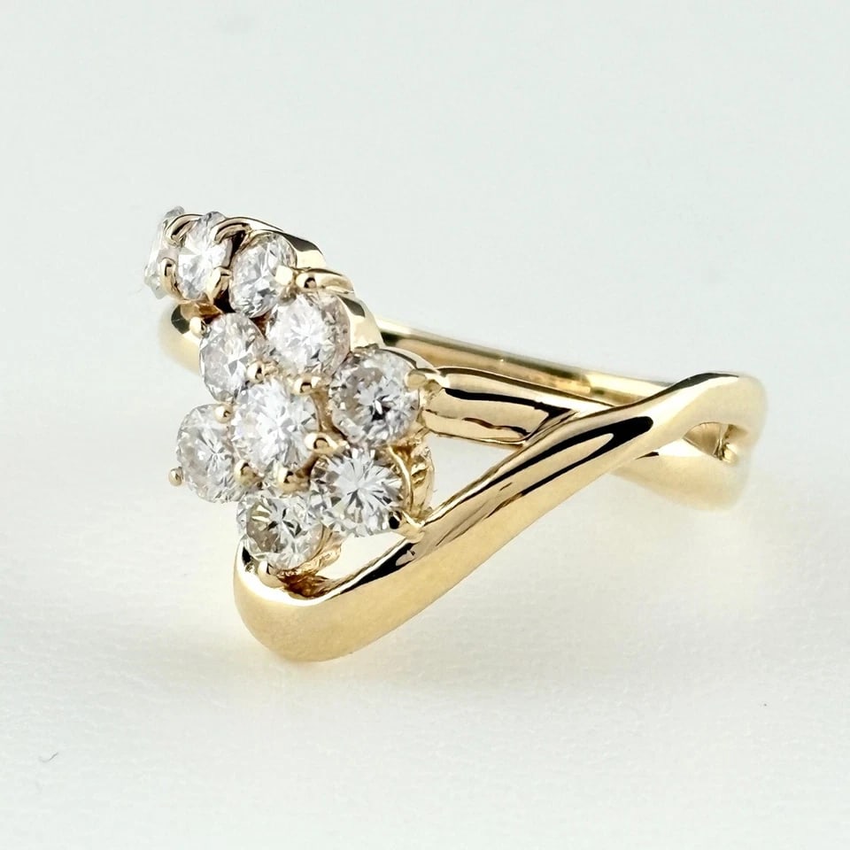 MELEE DIAMOND DESIGN YG RING DIAMOND: melee diamond design YG Ring diamond Brand: Unbranded Type/Style: Ring Material: 18K YG, Main Stone/Creation Natural Color: YG Size: US 6 Accessories: None Accessories Notice: When purchas