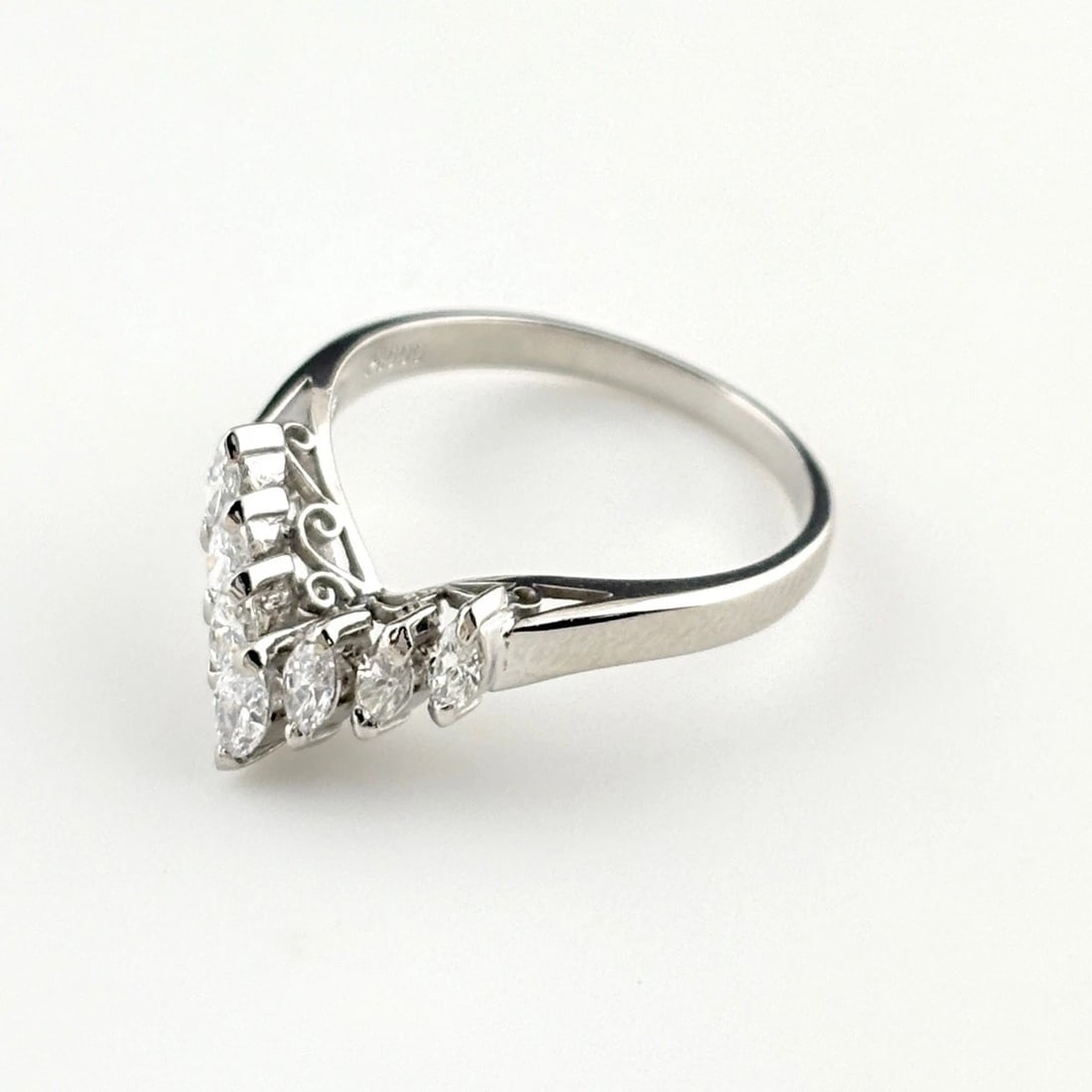 MELEE DIAMOND DESIGN PLATINUM RING: melee diamond design Platinum Ring Brand: Unbranded Type/Style: Ring Material: Pt900, Main Stone/Creation Natural Color: None Size: US 4 to 4.5 Accessories: None Accessories Notice: When p