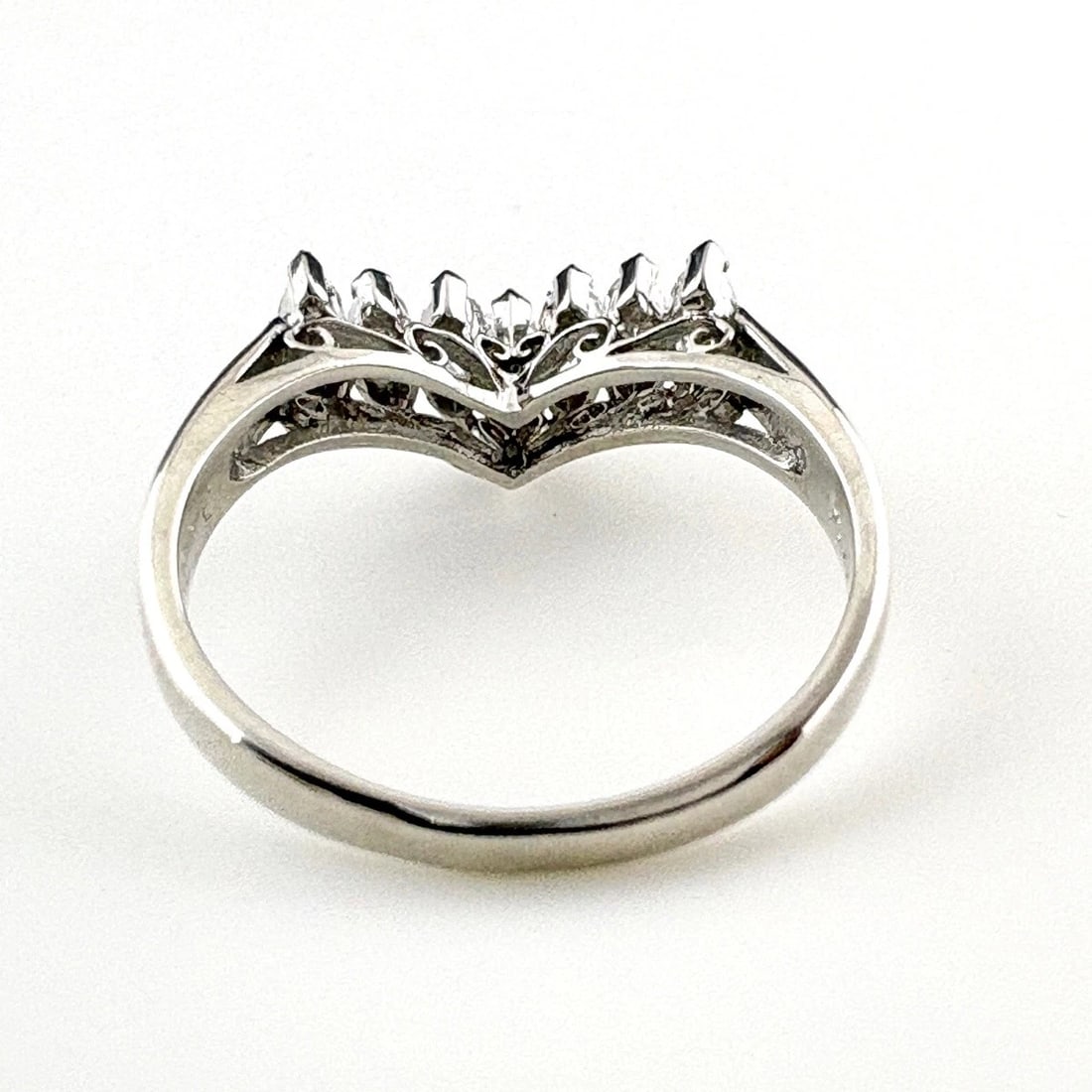 MELEE DIAMOND DESIGN PLATINUM RING - 2