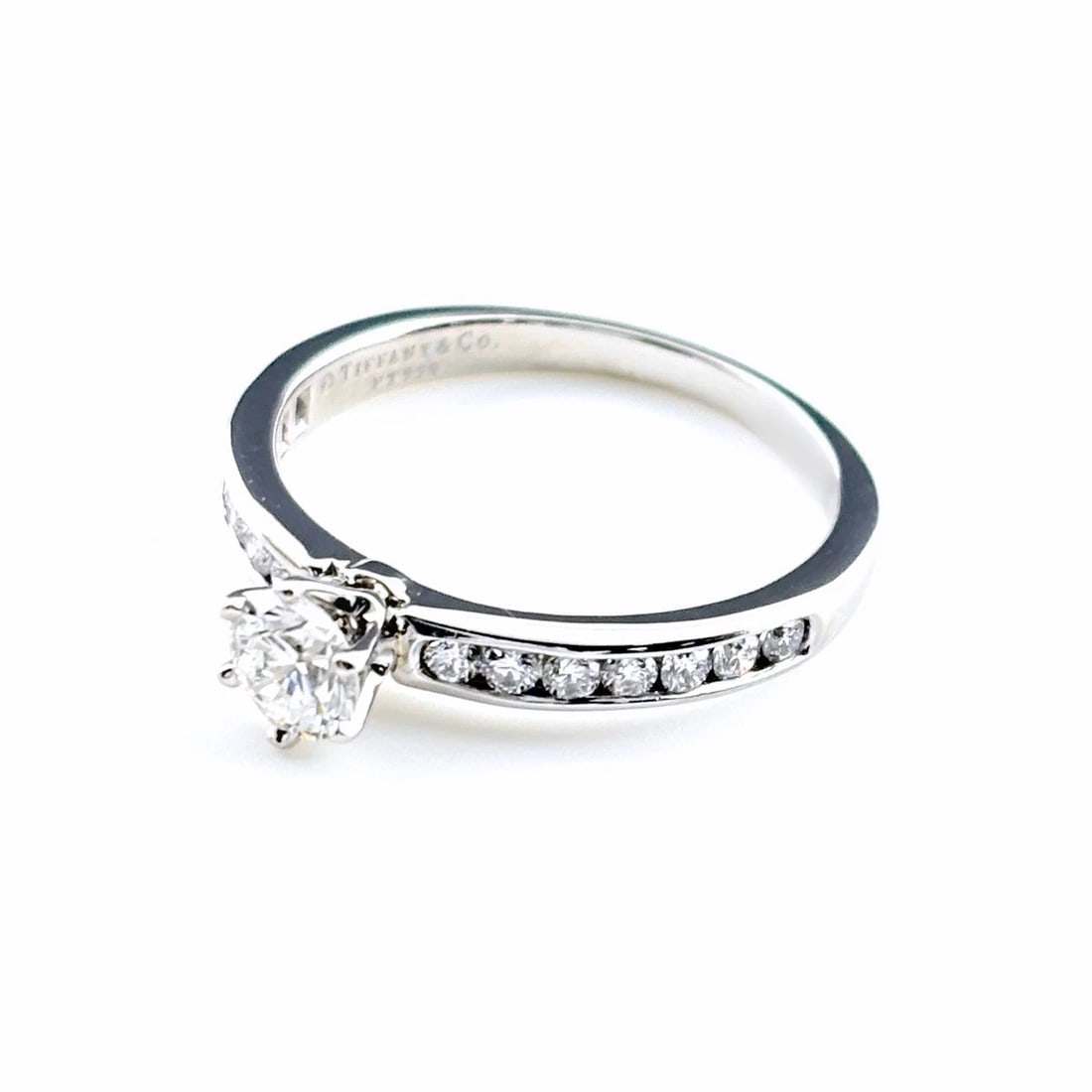 TIFFANY&CO. SOLITAIRE HALF ETERNITY RING PLATINUM RING: TIFFANY&Co. Solitaire Half Eternity Ring Platinum ring Brand: TIFFANY&Co. Type/Style: Ring Material: Pt950, Main Stone/Creation Natural Color: Silver Size: US 6 Accessories: None Accessori