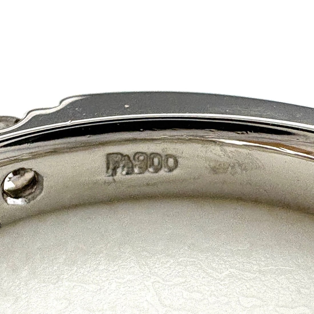 MELEE DIAMOND DESIGN PLATINUM RING - 2