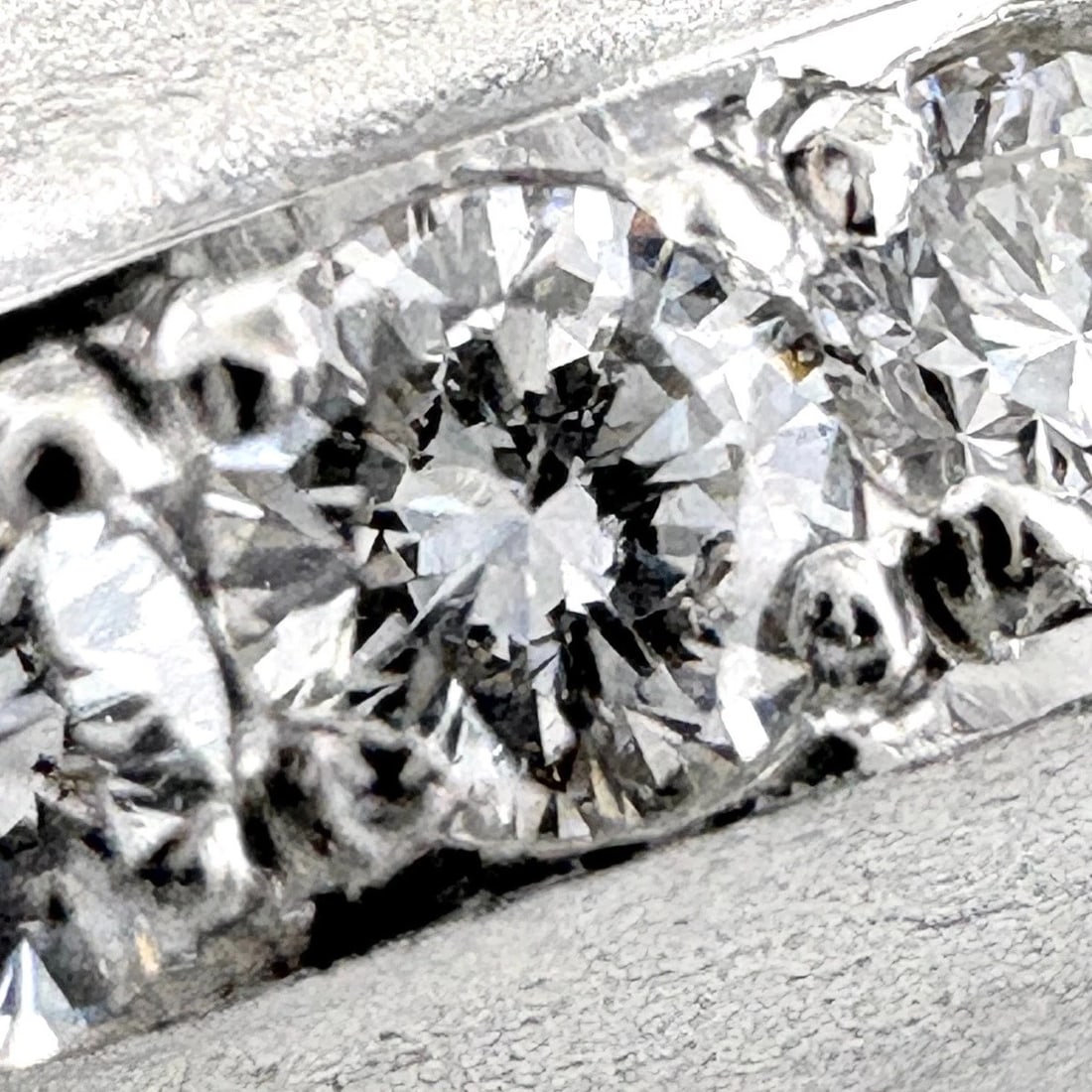 MELEE DIAMOND DESIGN PLATINUM RING - 2