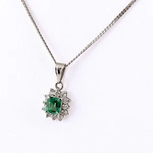 EMERALD DESIGN NECKLACE PLATINUM MELEE DIAMOND PENDANT: Emerald design necklace Platinum melee diamond Pendant Brand: Unbranded Type/Style: Necklace Material: Pt850, Main Stone/Creation Emerald Diamond Color: None Size: Chain / code 40cm(15.7")Chain width 
