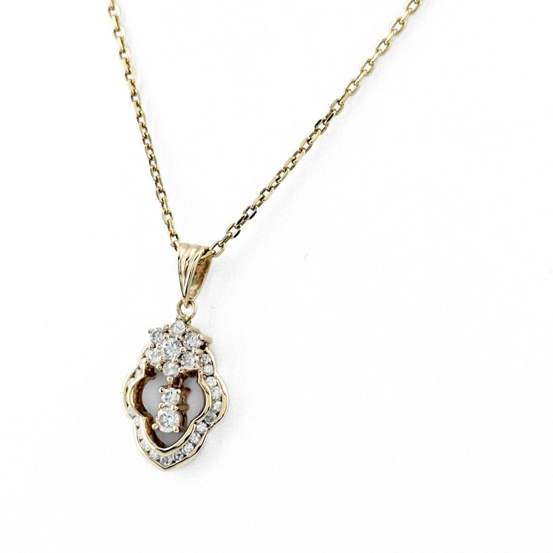 MELEE DIAMOND DESIGN YELLOWGOLD PENDANT NECKLACE: melee diamond design YellowGold Pendant Necklace Brand: Unbranded Type/Style: Necklace Material: K1418KYellowGold, Main Stone/Creation Natural Color: YellowGold Size: Chain / code 40.5cm(15.9")Chain w