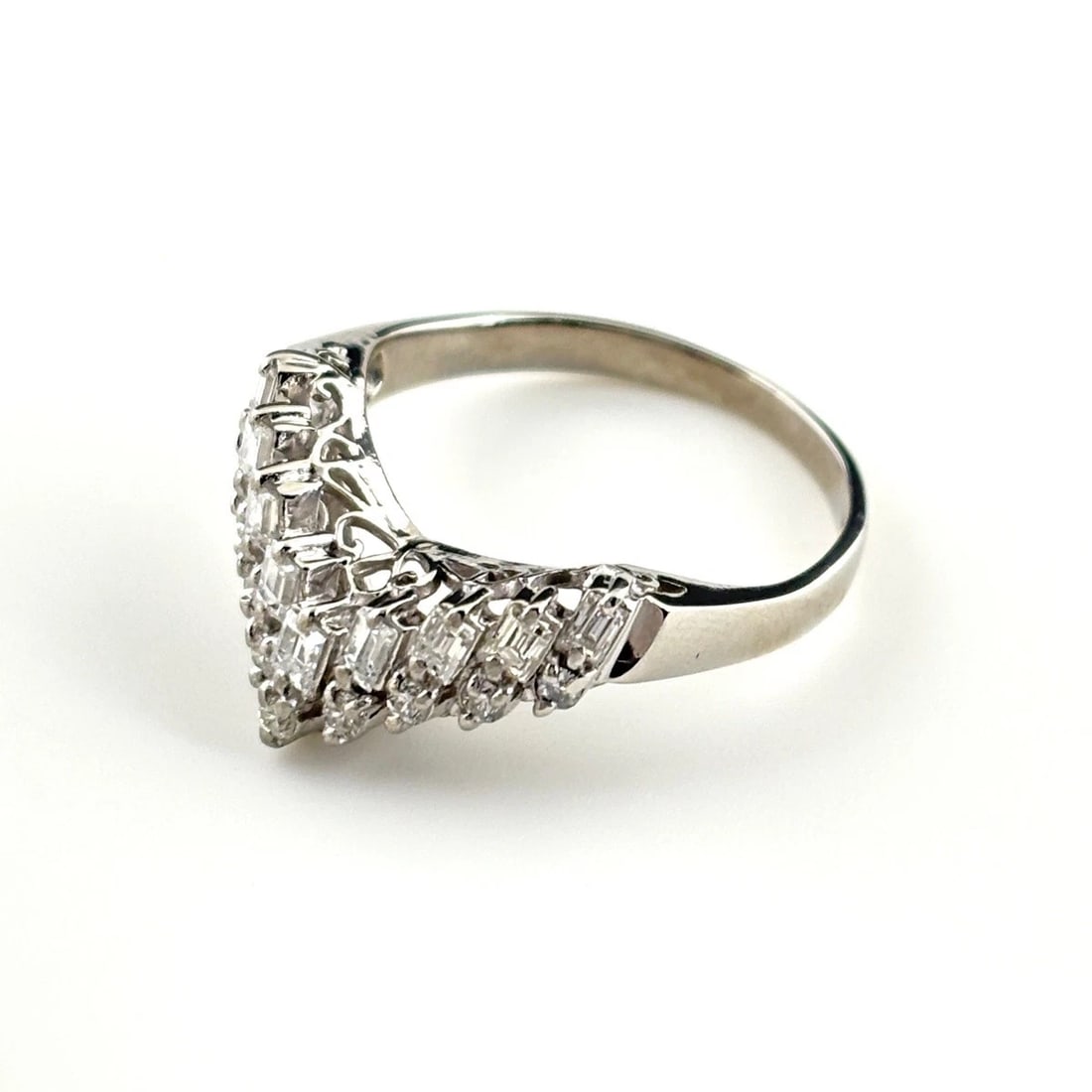 MELEE DIAMOND DESIGN PLATINUM RING: melee diamond design Platinum Ring Brand: Unbranded Type/Style: Ring Material: Pt900, Main Stone/Creation Natural Color: None Size: US 7.5 to 8 Accessories: None Accessories Notice: When purchasing