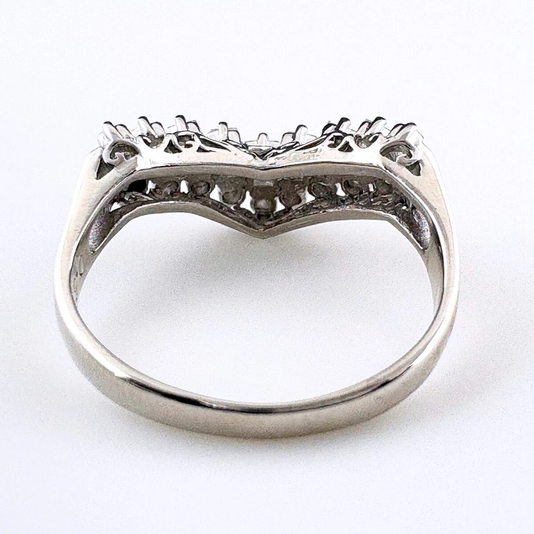MELEE DIAMOND DESIGN PLATINUM RING - 2