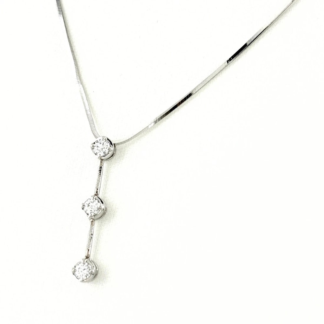 MELEE DIAMOND DESIGN PLATINUM PENDANT NECKLACE: melee diamond design Platinum Pendant Necklace Brand: Unbranded Type/Style: Necklace Material: Pt900 Pt850, Main Stone/Creation Natural Color: None Size: Chain / code 39.5cm(15.6")Chain width
