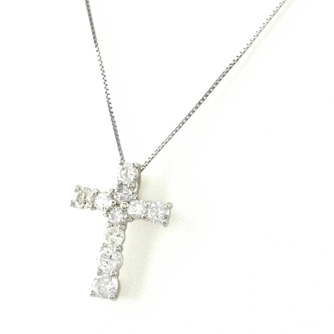 CROSS MOTIF DESIGN NECKLACE PLATINUM PENDANT MELEE DIAMOND: Cross motif design Necklace Platinum Pendant melee diamond Brand: Unbranded Type/Style: Necklace Material: Pt900 ?Pt850, Main Stone/Creation Natural Color: PT Size: Chain / code 40cm(15.7") Pendant