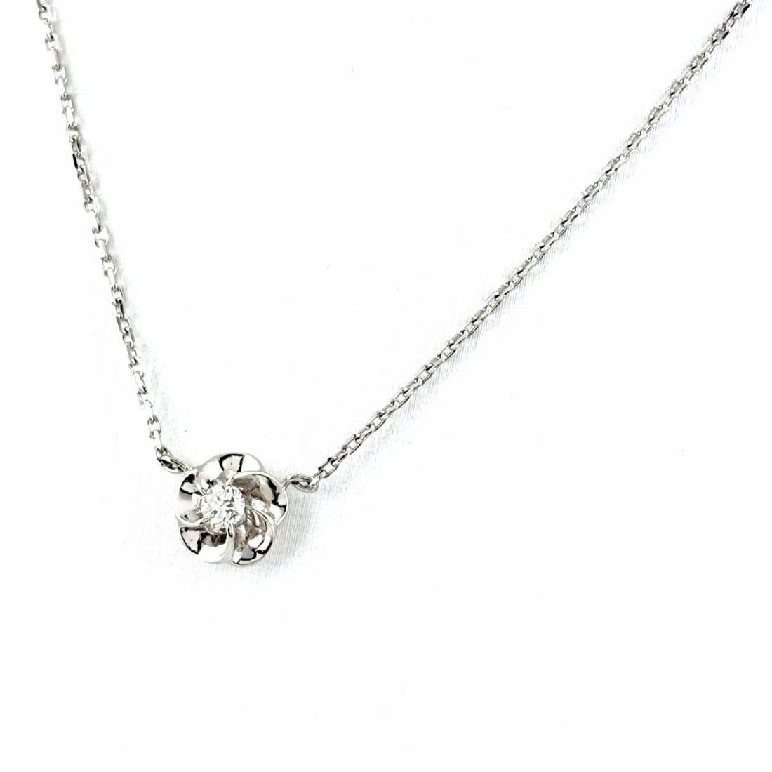 DIAMOND DESIGN PLATINUM PENDANT NECKLACE: Diamond design Platinum Pendant Necklace Brand: Unbranded Type/Style: Necklace Material: Pt900 Pt850, Main Stone/Creation Natural Color: None Size: Chain / code 39cm(15.4")Chain width 1.2mm(0.0")