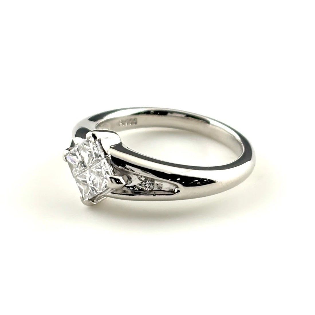 MELEE DIAMOND DESIGN PLATINUM RING - 3