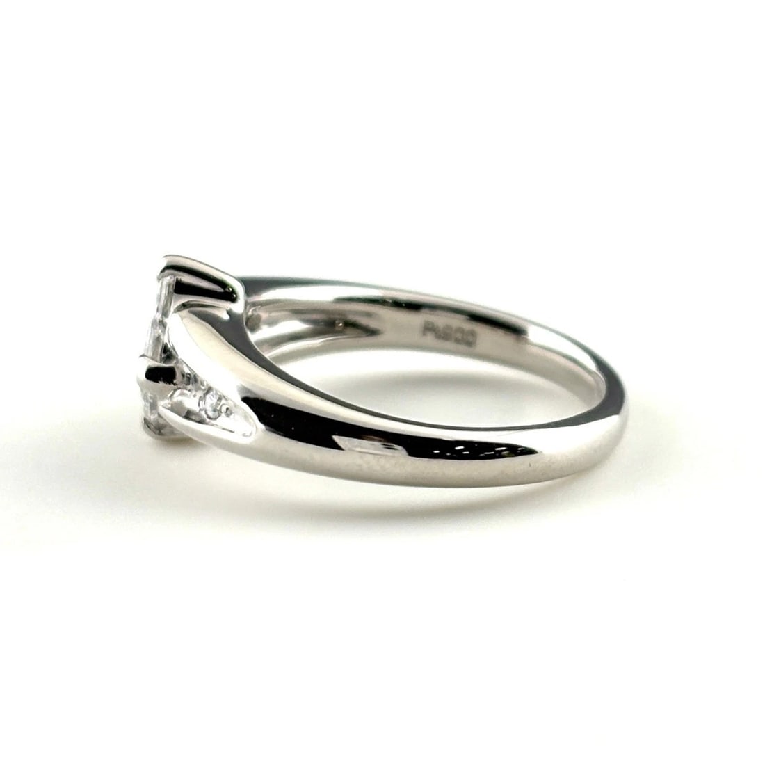 MELEE DIAMOND DESIGN PLATINUM RING - 4