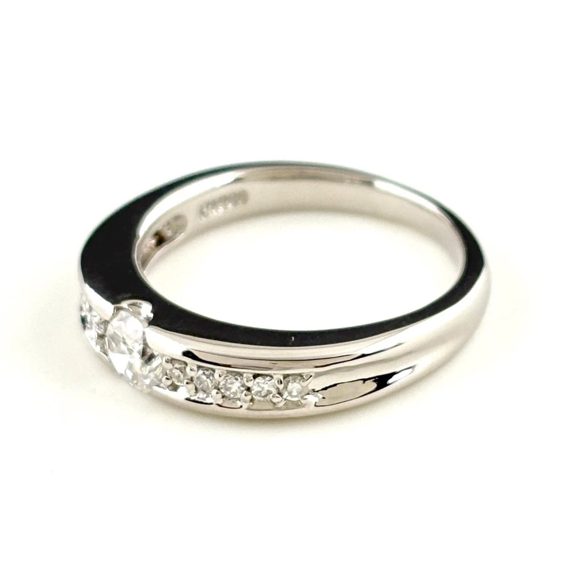 MELEE DIAMOND DESIGN PLATINUM RING: melee diamond design Platinum Ring Brand: Unbranded Type/Style: Ring Material: Pt900, Main Stone/Creation Natural Color: None Size: US 6.5 Accessories: None Accessories Notice: When purcha