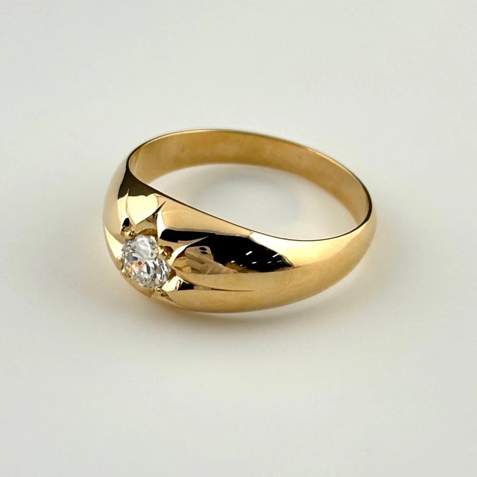 DIAMOND DESIGN YG RING: diamond design YG Ring Brand: Unbranded Type/Style: Ring Material: 18K YG, Main Stone/Creation Natural Color: YG Size: US 7.5 to 8 Accessories: None Accessories Notice: When purchasing pre