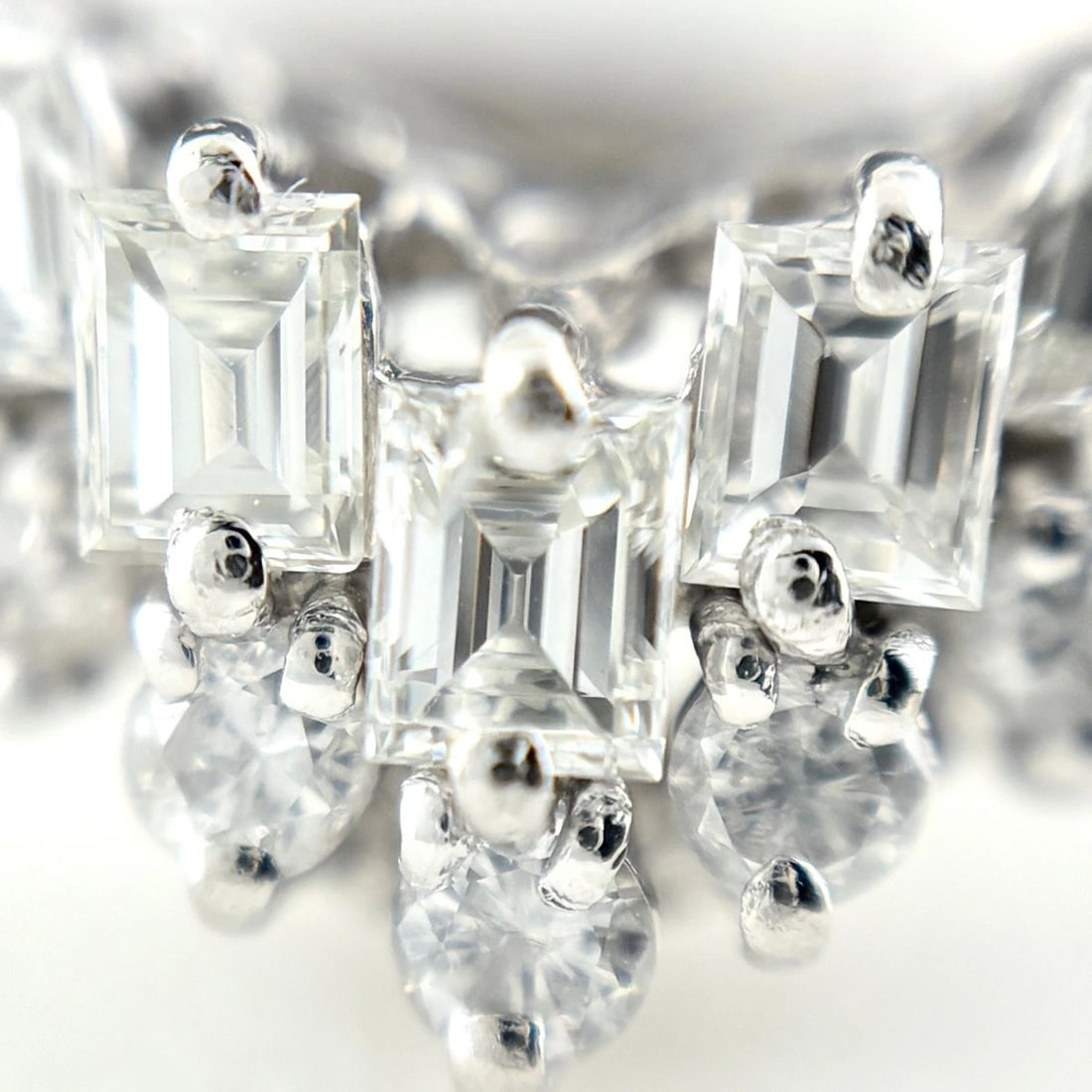 MELEE DIAMOND DESIGN PLATINUM RING - 2