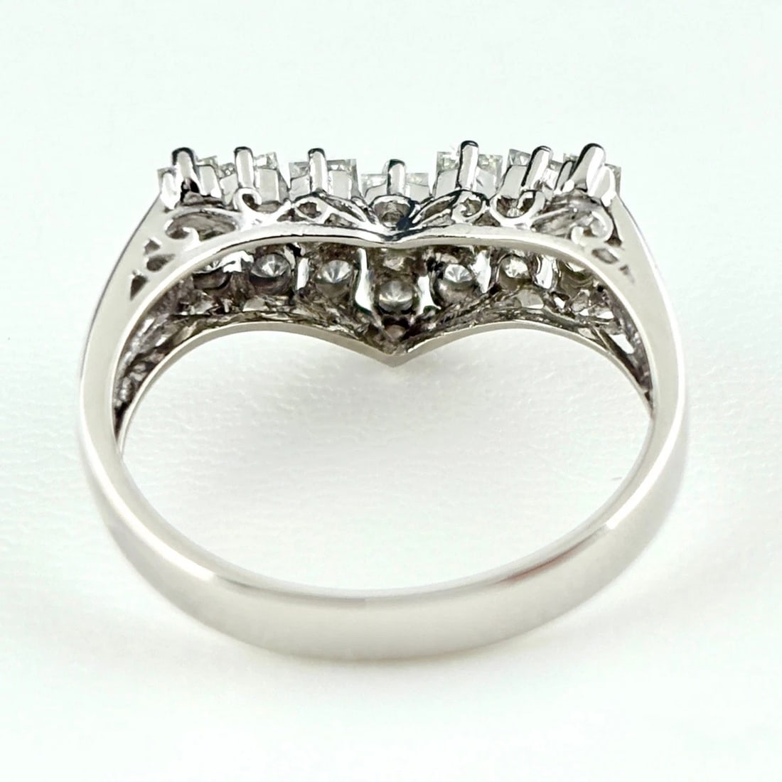 MELEE DIAMOND DESIGN PLATINUM RING - 4