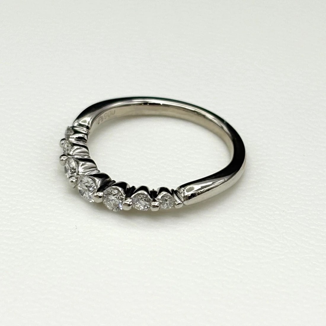 MELEE DIAMOND DESIGN PLATINUM RING: melee diamond design Platinum Ring Brand: Unbranded Type/Style: Ring Material: Pt900, Main Stone/Creation Natural Color: None Size: US 3.5) Accessories: None Accessories Notice: When purchasing