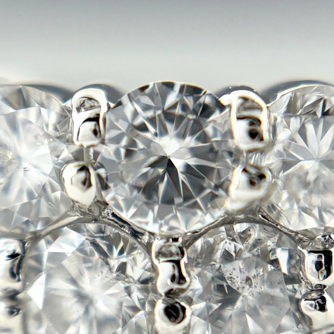 MELEE DIAMOND DESIGN PLATINUM RING - 2