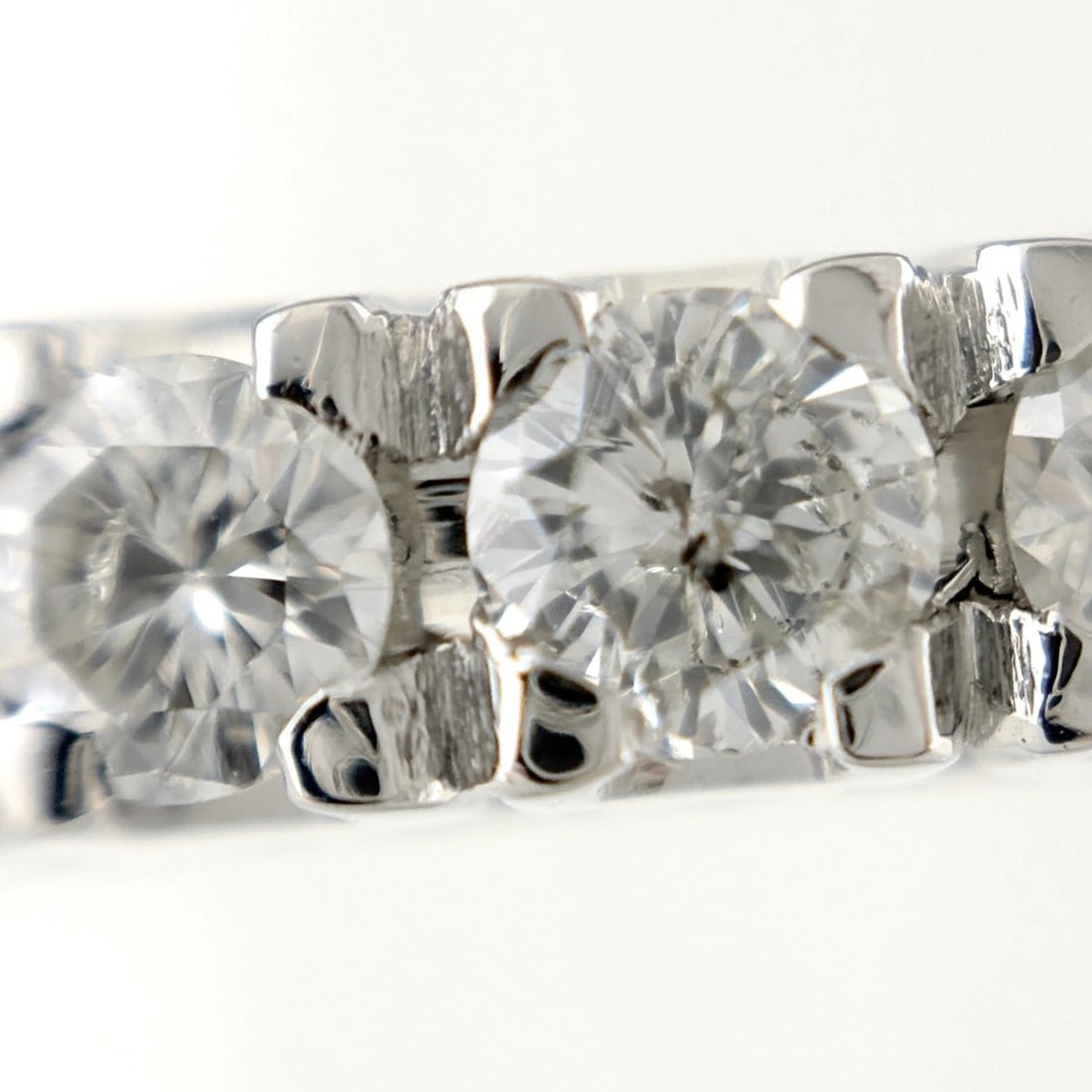 MELEE DIAMOND DESIGN PLATINUM RING - 2
