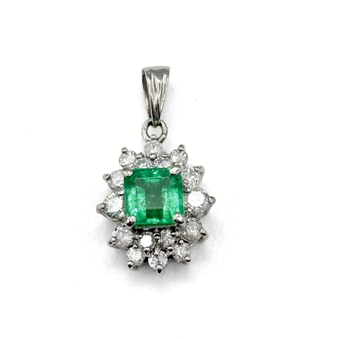EMERALD PENDANT HEAD PLATINUM MELEE DIAMOND (1 of 3)