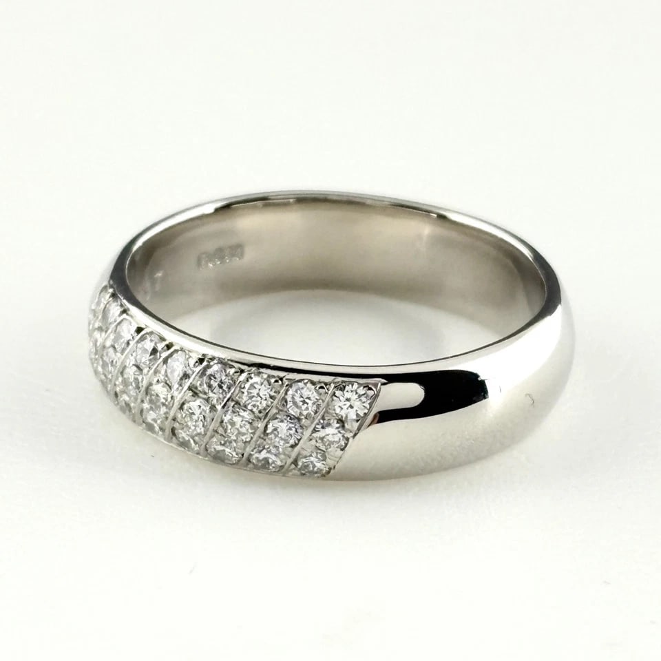 MELEE DIAMOND DESIGN PLATINUM RING: melee diamond design Platinum Ring Brand: Unbranded Type/Style: Ring Material: Pt900, Main Stone/Creation Natural Color: PT Size: 9.5 - 9.75 US Accessories: None Accessories Notice: When p