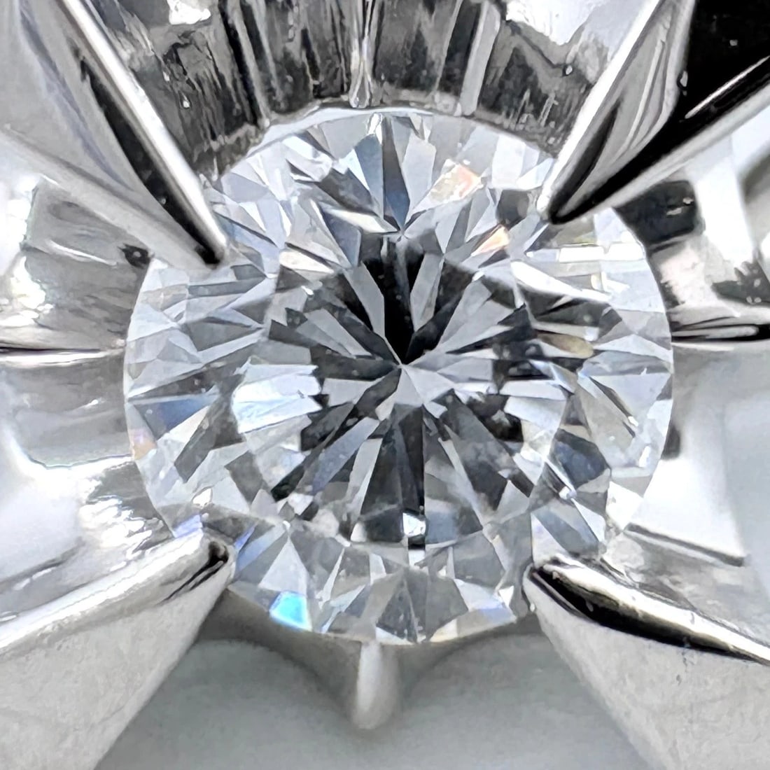 MELEE DIAMOND DESIGN PLATINUM RING: melee diamond design Platinum Ring Brand: Unbranded Type/Style: Ring Material: Pt900, Main Stone/Creation Natural Color: None Size: US 4.5 to 5 Accessories: None Accessories Notice: When p