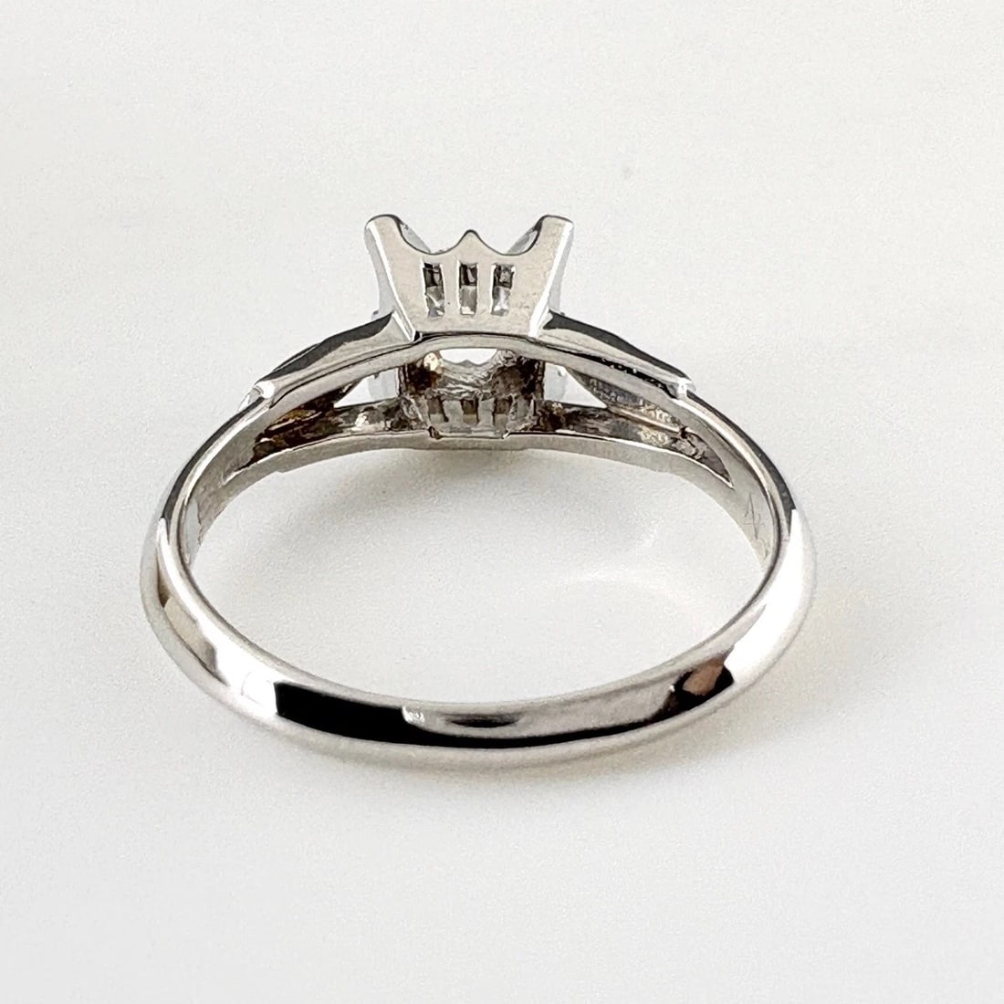 MELEE DIAMOND DESIGN PLATINUM RING - 2